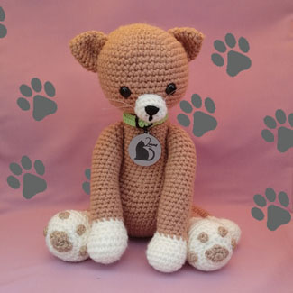 Gato tejido en crochet. Muñecos tejdos personalizados. Talykí Taller de Tejidos y diseño textil