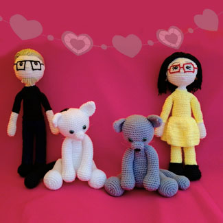 Humanos y gatos tejidos. Tu familia en tejidos. Muñecos tejdos personalizados. Talykí Taller de Tejidos y diseño textil