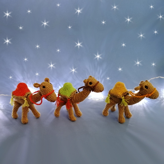 Pesebres tejidos en crochet. Camellos tejidos a mano. Artesanías. Manualidades. Talykí Taller de Tejidos y diseño textil